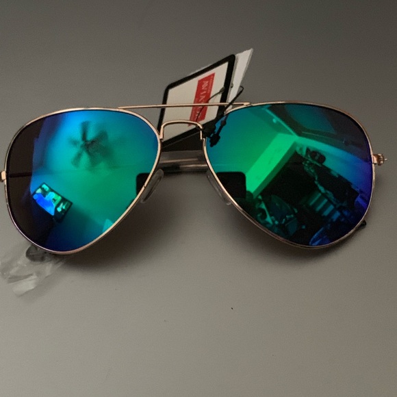 Green Mirror Lensed Aviator Sunglasses - Picture 6 of 8